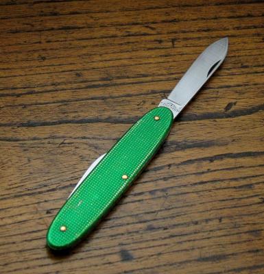 Fischer-Victorinox_Pen-Knife-84mm-Green-Alox_s3465_02-web.jpg