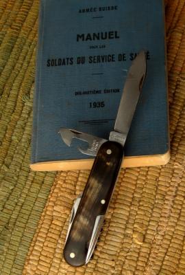 ArmeeSuisse-Victorinox_Officer's-Knife-Horn-1950s--Standard_s3261_01-web.jpg